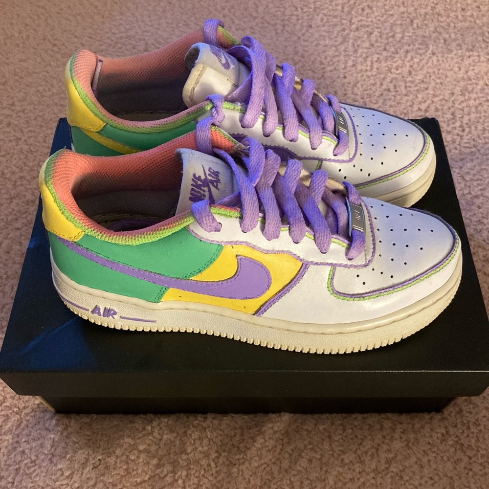 Customized Low Air Force 1s
